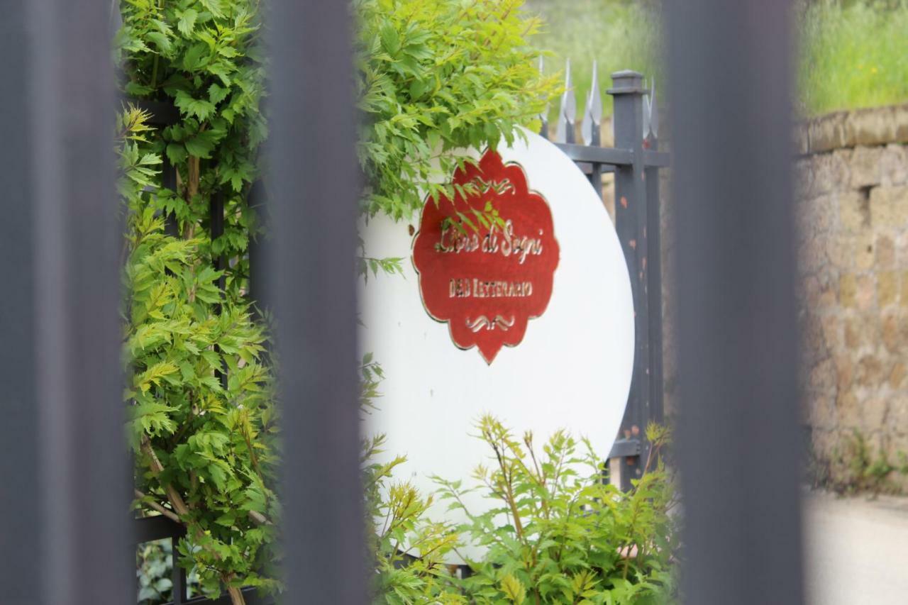Libro Di Sogni - B&B Letterario カゼルタ・ヴェッキア エクステリア 写真